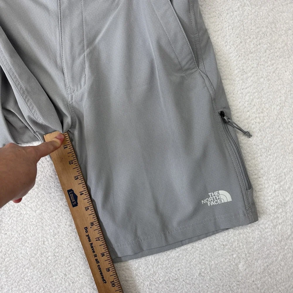 THE NORTH FACE Rolling Sun Shorts Mens 30 Gray 9